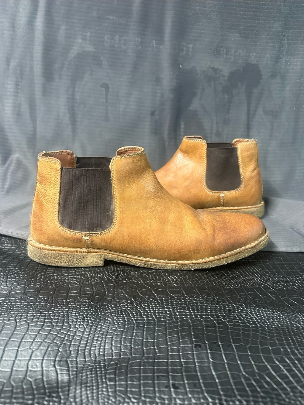 Kenneth Cole Tan Leather Chukka Chelsea Boots